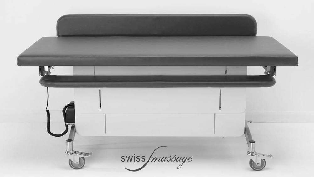 Table médicale de change pour soins médicaux aux personnes souffrant d'un handicap, équipée de barrières de sécurité ici abaissée