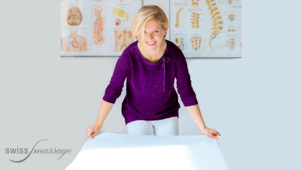 Disposable washable fitted sheet for massage table